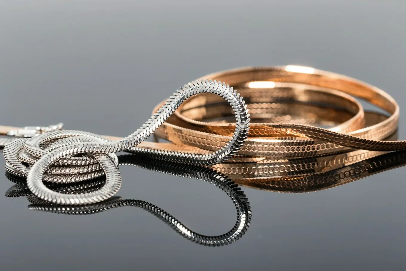 Read more about the article Proszki metali szlachetnych w produkcji biżuterii